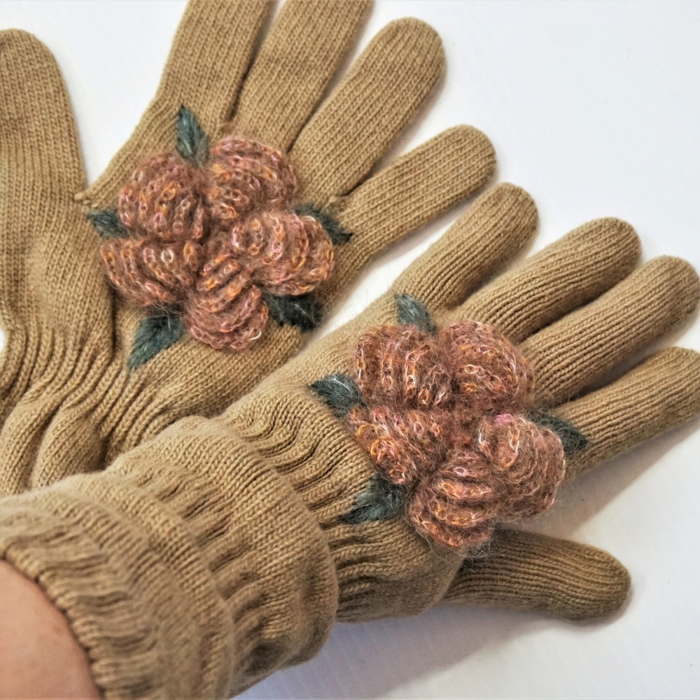 UNIQUE VIRGIN WOOL BEIGE KNITTED LONG GLOVES GIFT